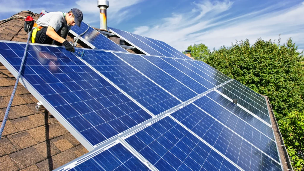 A professional installing solar panels on a roof to achieve 4.863 kW of solar energy efficiently.